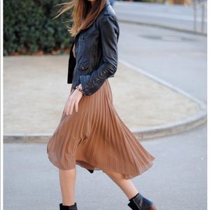 Pleated chiffon skirt with faux leather waistband